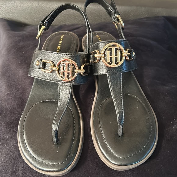 Tommy Hilfiger Ezmeai Black Gold Chain Heeled Sandal Women’s size 7.5 - Picture 2 of 5